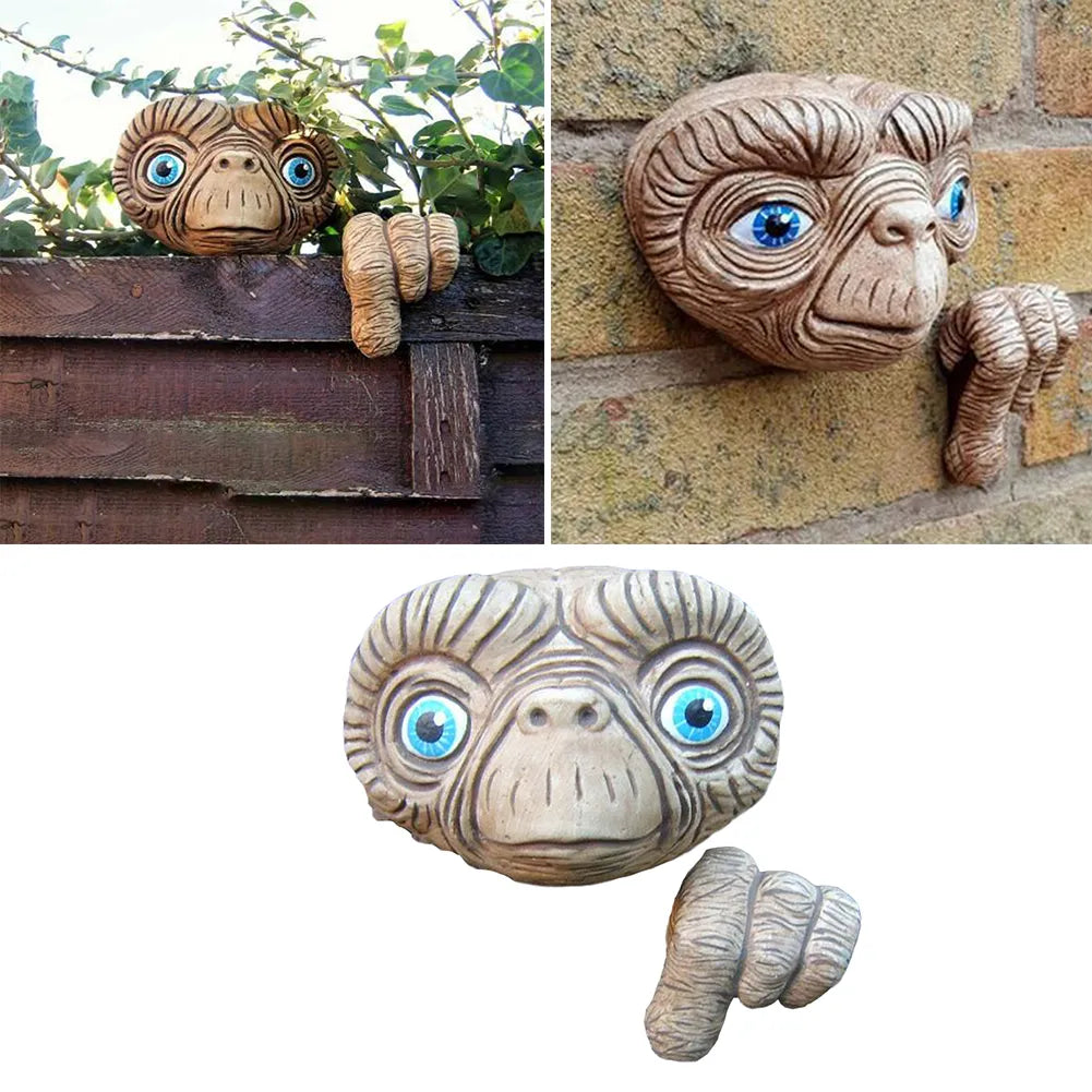 Resin Craft Alien Peeker Statue Yard Art Ornament Garden Fences Door